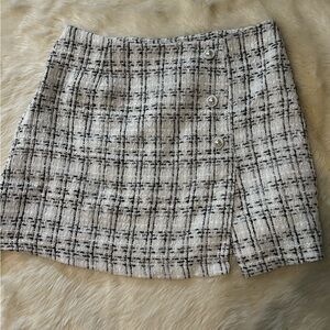 Woman’s Frenchy mini skirt